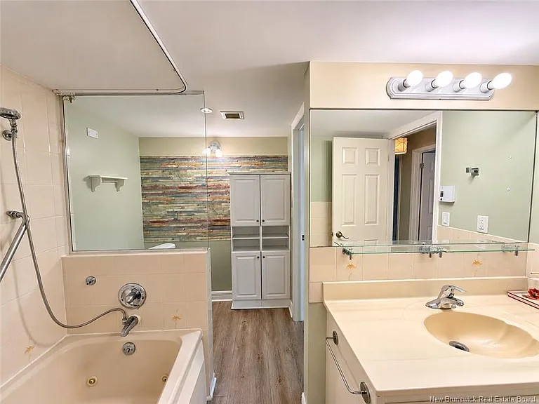191 Queen St #206 — Photo 19