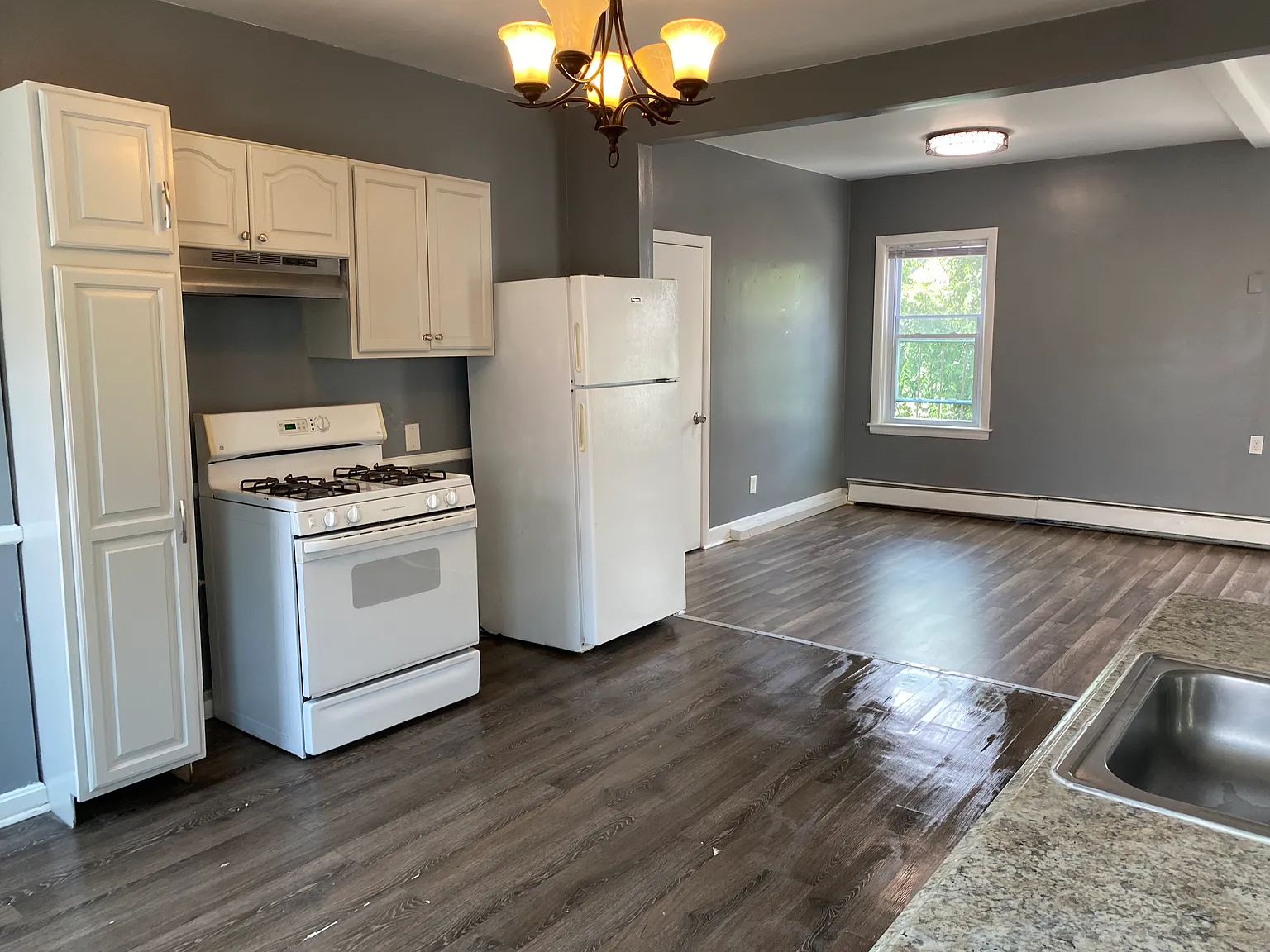 3 bed, 4644 sqft, $1,995 — Photo 4