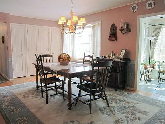 3rd image of 51 Tall Oaks Dr