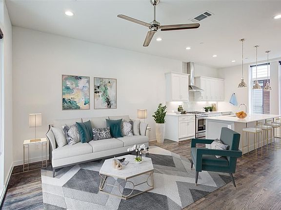2nd image of 2112 Bennett Ave #305