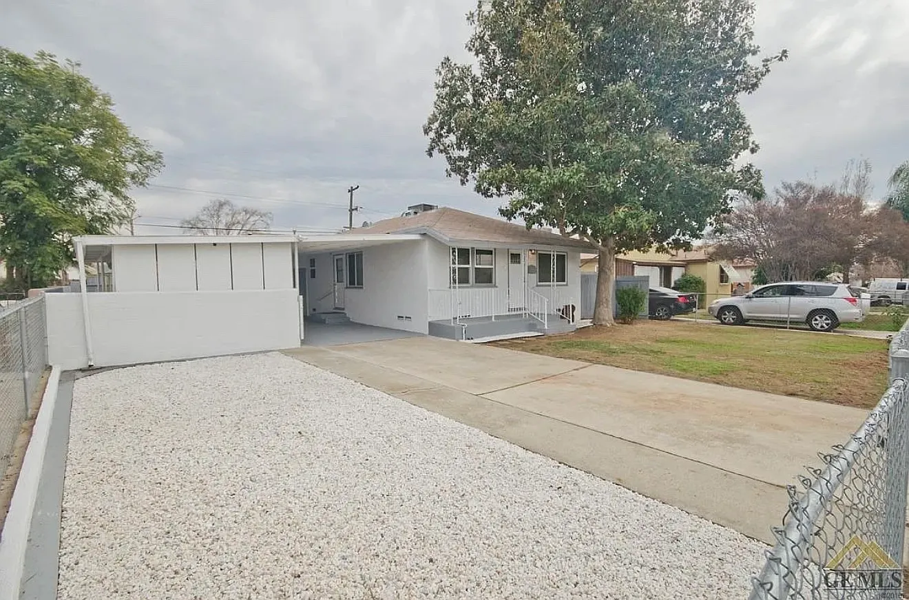 1800 Esther Dr — Photo 2