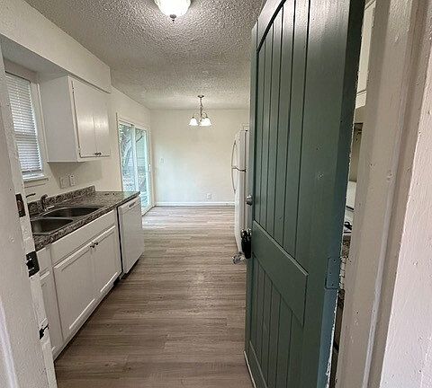 5th image of 6005 S 1st St