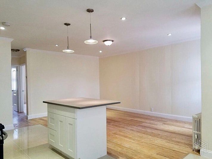 2nd image of 987 Pierce Ave #2