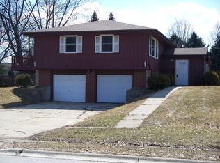 73 Neil Rd, Sugar Grove, IL 60554