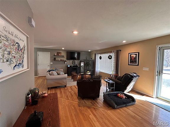 3rd image of 702 Shenandoah Ave