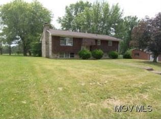 251 Oakbrook Dr, Mineral Wells, WV 26150