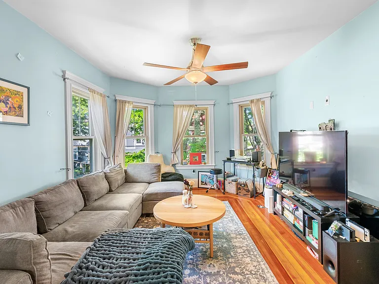 9 Waldo St #2 — Photo 2