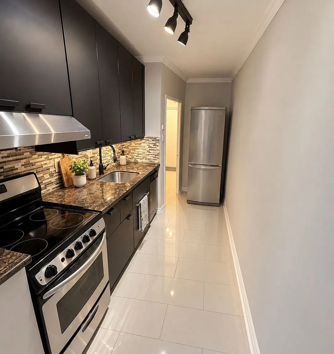 2 bed, $3,000 — Photo 1
