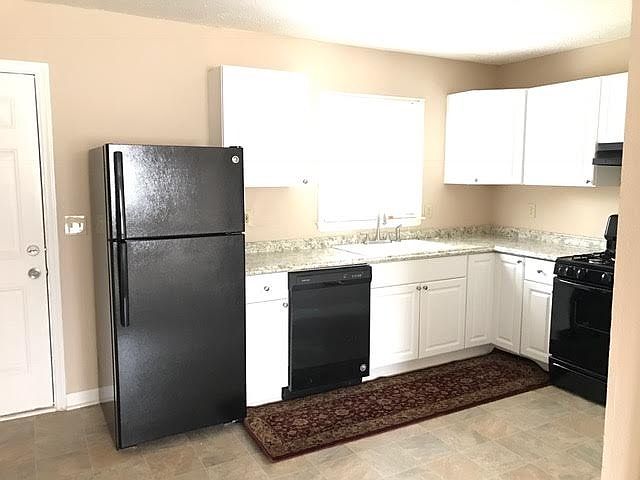 1st image of 900 1/2 Junius St #B