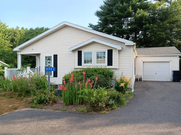 4901 Oak Point Dr, Middleboro, MA 02346