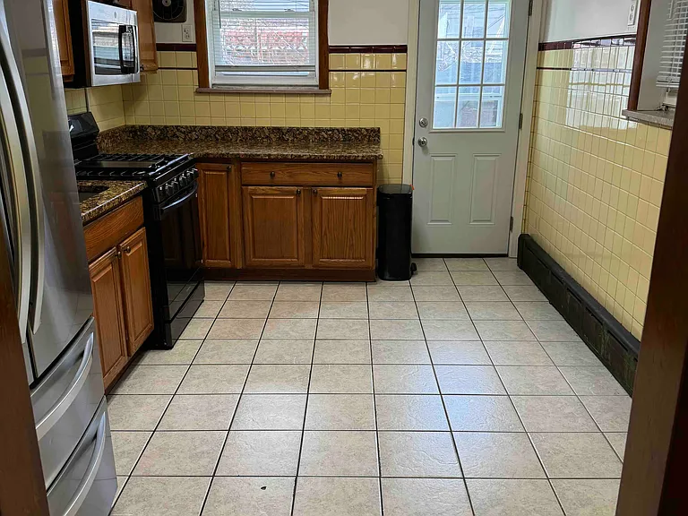 918 Daly St — Photo 10
