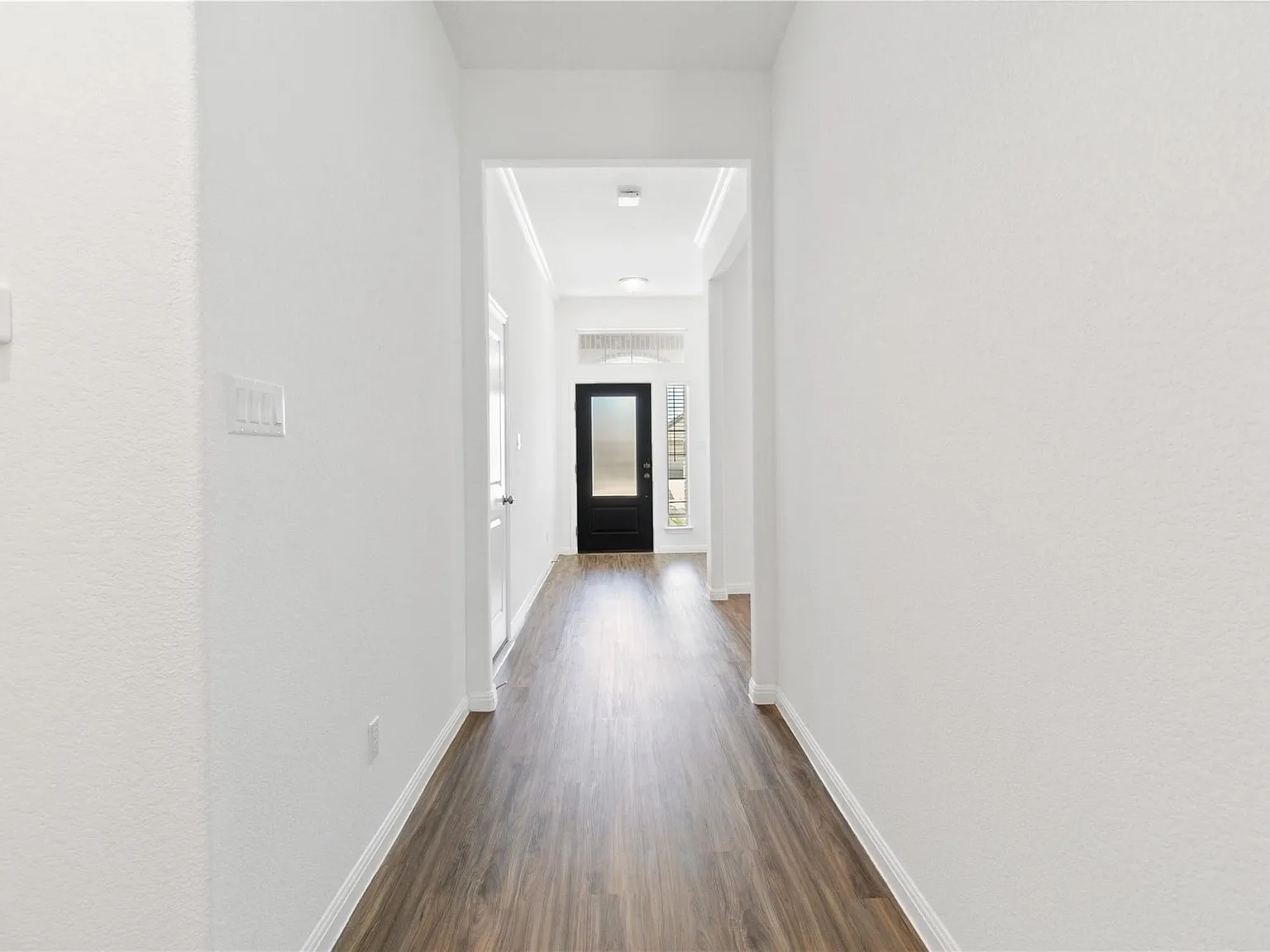 3 bed, 2.0 bath, 2030 sqft, $2,250 — Photo 4