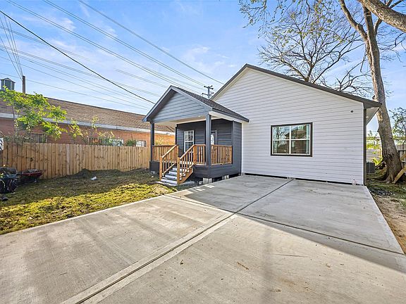 3rd image of 8824 Leander St