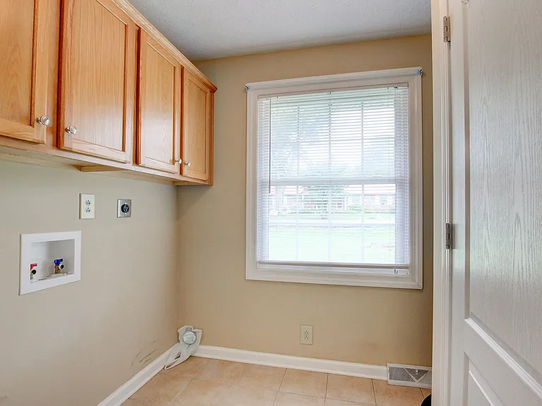 18 Hillsboro Rd — Photo 6