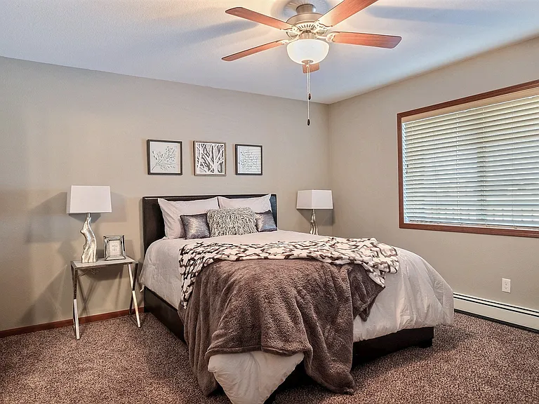 Fargo, ND Urban Plains Apartments | Bedroom