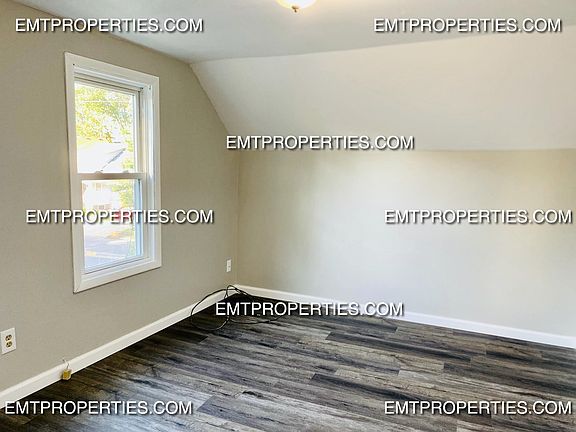 2nd image of 929 E River St