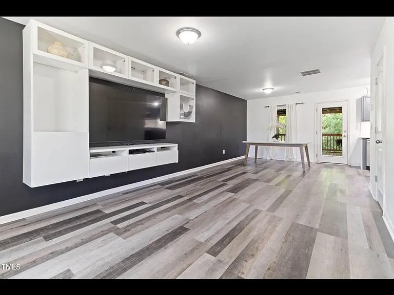 194 Catskill Ct — Photo 2