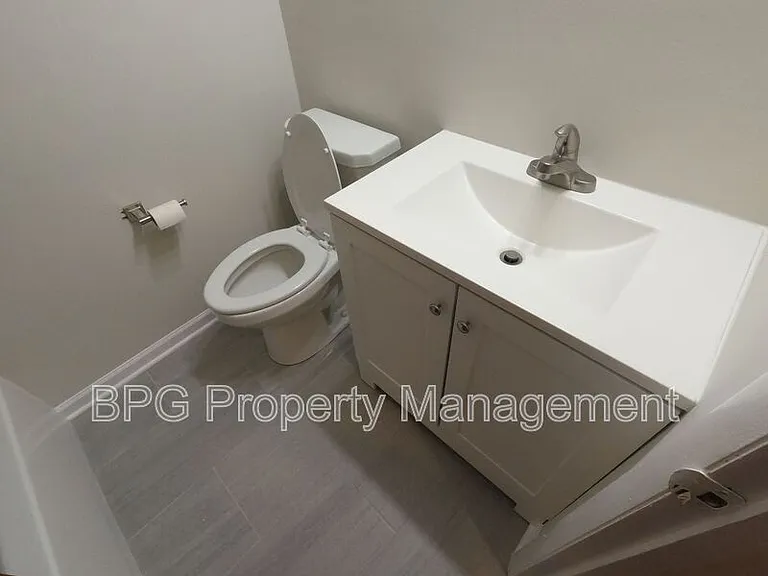 8810 Wesley Ave #203 — Photo 7