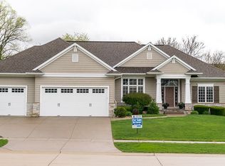 560 Chestnut Dr, Robins, IA 52328