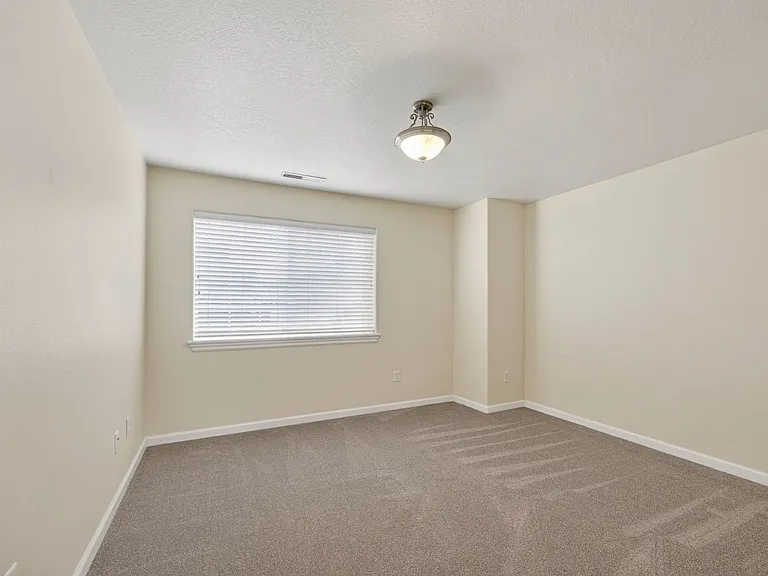 2533 Corona Ave #C — Photo 25