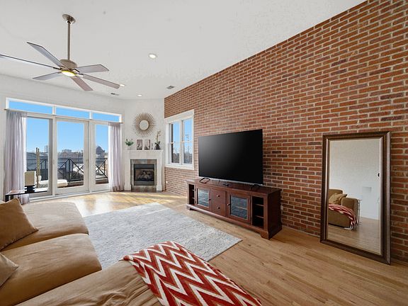 5th image of 3945 S Ellis Ave Unit 3N