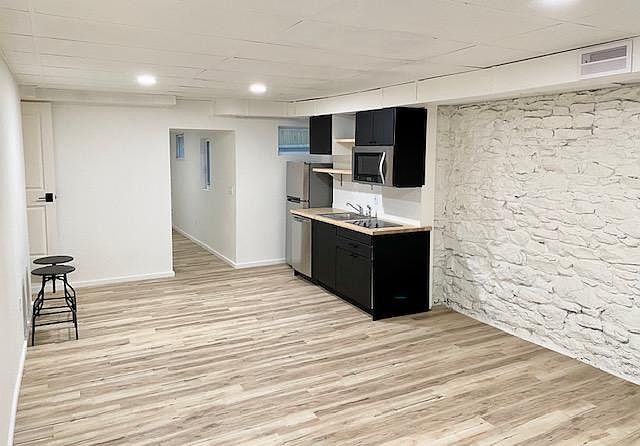 View towards kitchen/bedroom.
