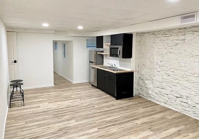 View towards kitchen/bedroom.