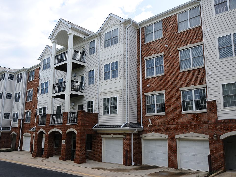 Secure building w/elevator