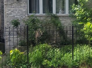 541 W 44th Pl, Chicago, IL
