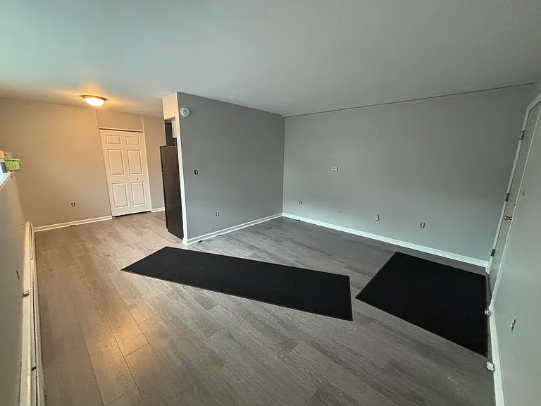 44 New Hartford St #1B — Photo 3