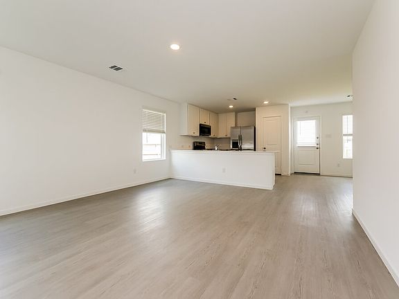 3rd image of 16118 Hatton Dr