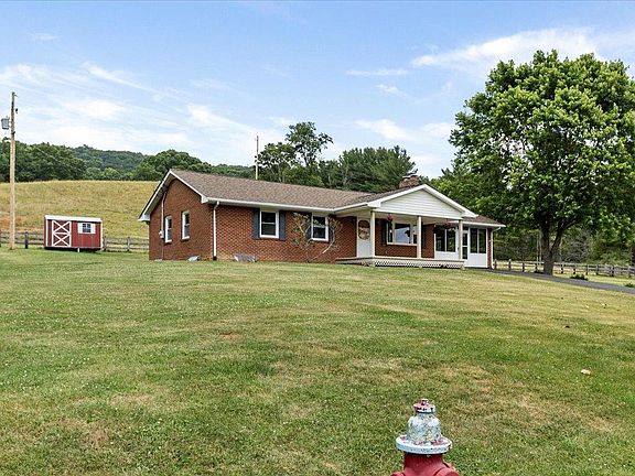 4th image of 3202 Meadowbrook Dr