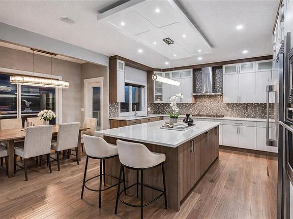 4th image of 302 S Kinniburgh Rd