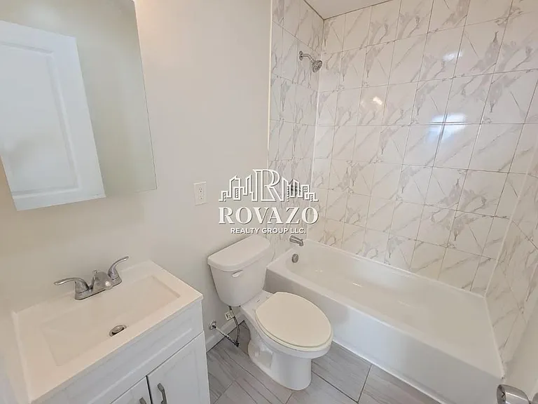 228 Wainwright St #1 — Photo 4