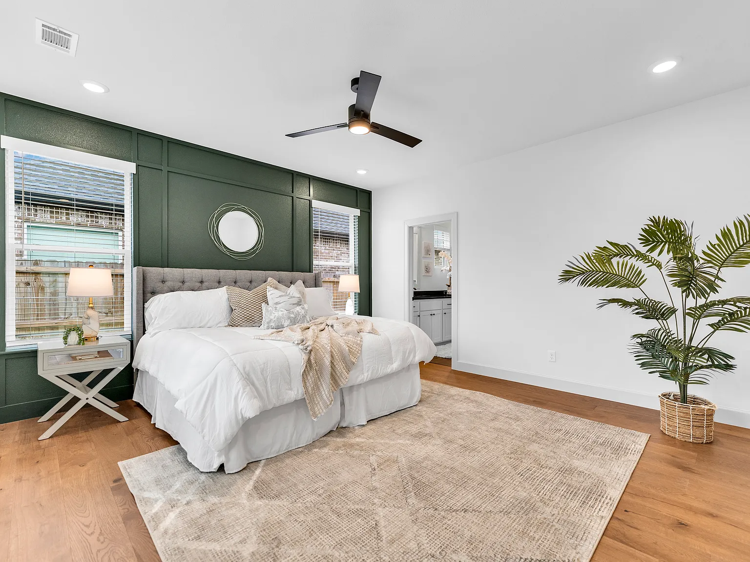 4 bed, 2325 sqft, $2,800 — Photo 4