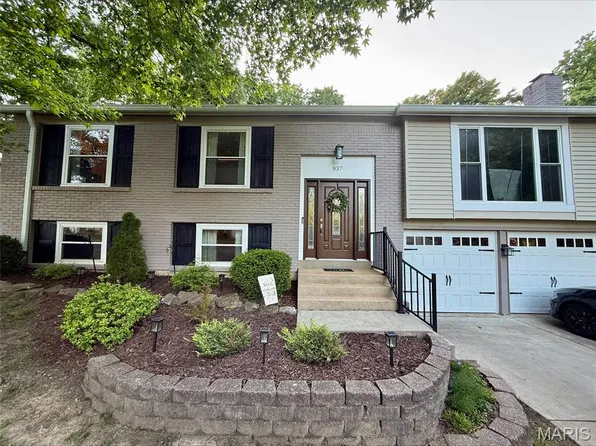 837 Pontoison Dr, Ballwin, MO 63021
