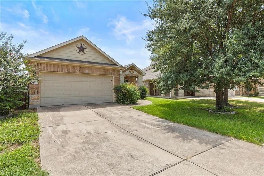 3 bed, 2.0 bath, 1572 sqft, $1,975 — Photo 1