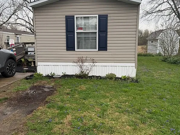 136 Jackson St #16, Hope, IN 47246