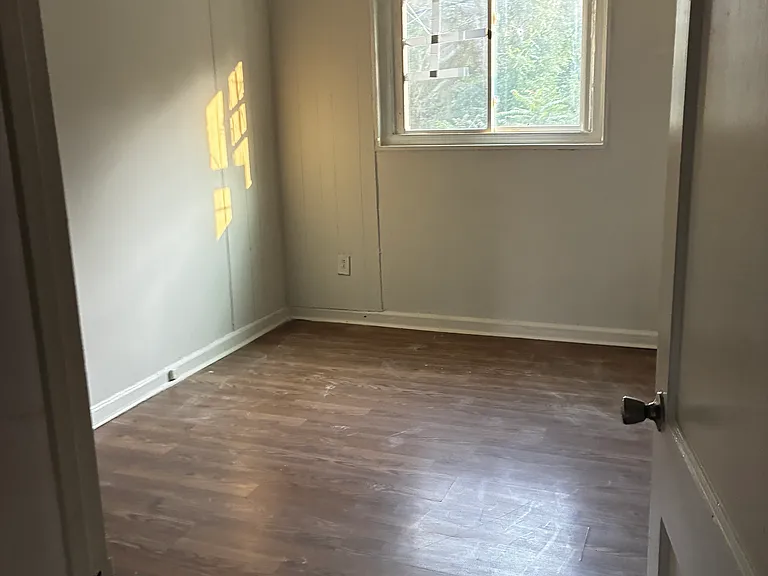 420 E Spruce St — Photo 5