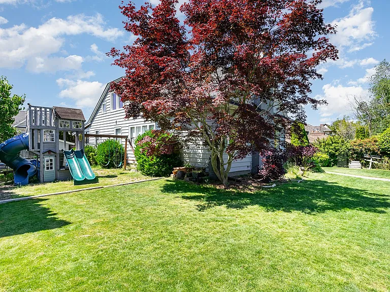 1525 45th Ave SW — Photo 34