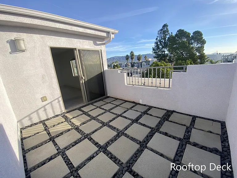 5232 Satsuma Ave #302 — Photo 14
