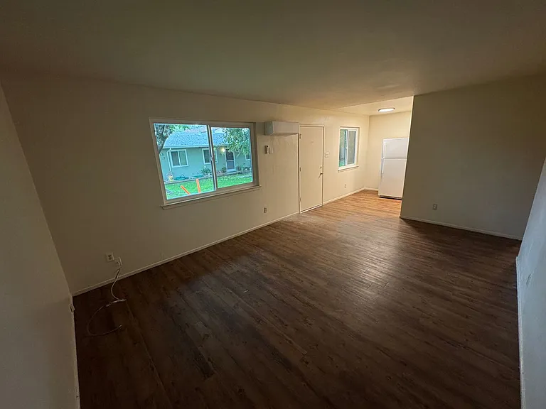 Mulberry Court Apartments — Photo 6