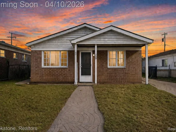 20305 Ellis St, Roseville, MI 48066