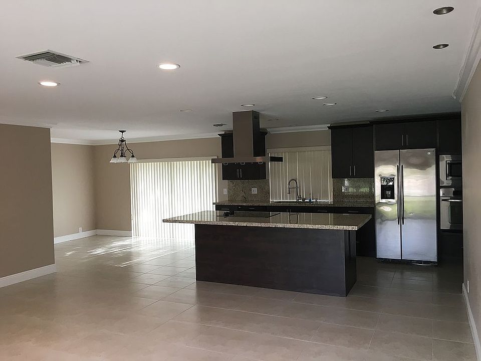 1st image of 5111 SW 101st Ave