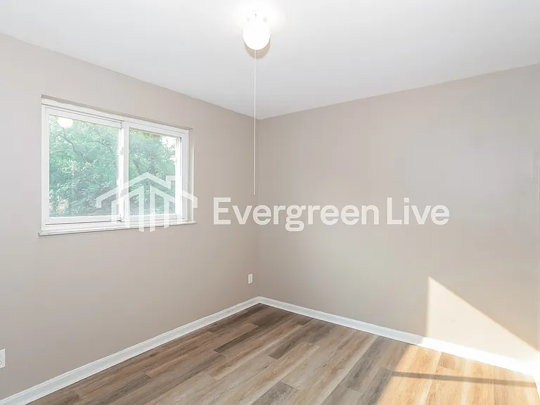 1135 Wendover Ct — Photo 5