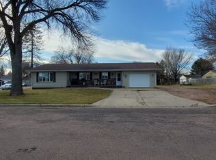 217 S Ash St, Lennox, SD 57039