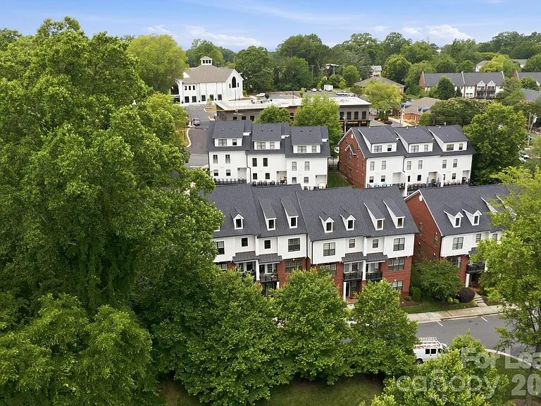 519 Griffith Village Ln — Photo 42