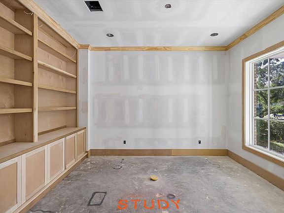 2nd image of 1050 W 42nd St