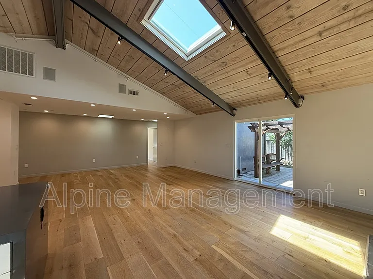 1163 W Iowa Ave — Photo 4