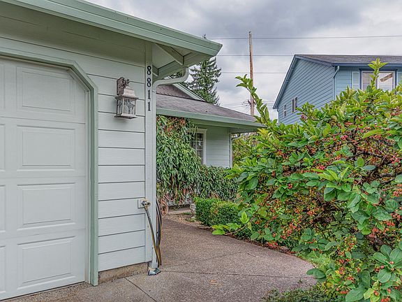 2nd image of 8811 NE 164th Ave